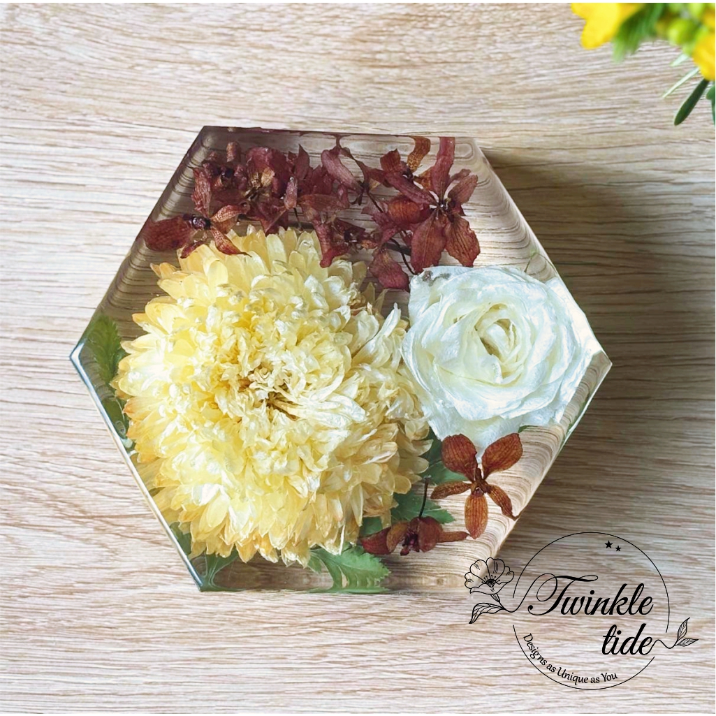 18 cm × 20 cm - Resin Flower Keepsake